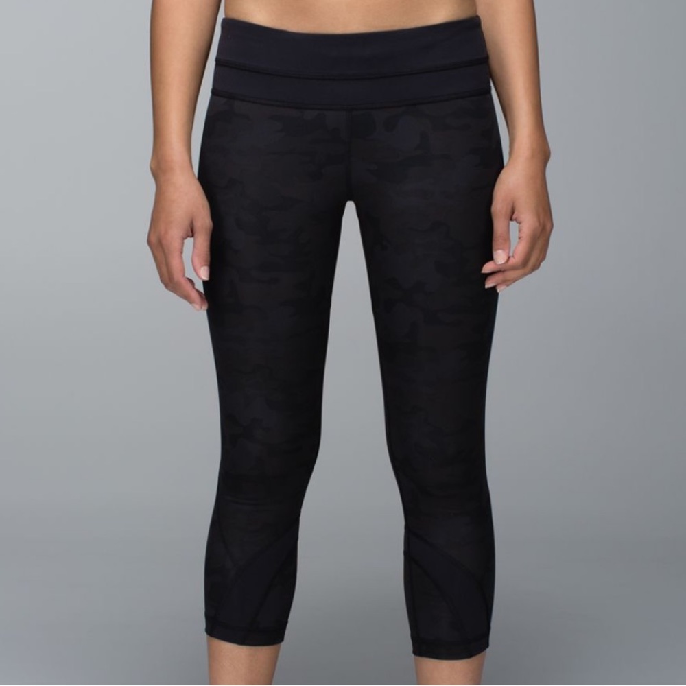 Lululemon Black Camo cropped leggings